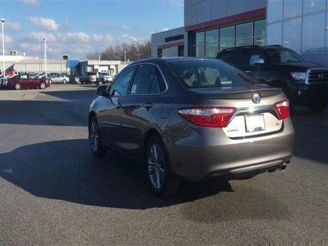 2017 Toyota Camry SE 4dr Sedan